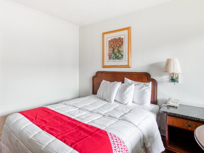 Oyo Hotel San Antonio East Bagian luar foto